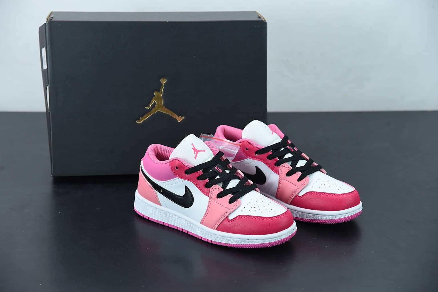 乔丹Air Jordan 1 Low 粉红拼接樱花粉低帮篮球鞋纯原版本 货号:553560-162