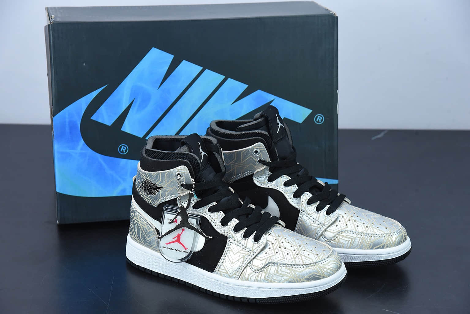 乔丹 Air Jordan 1 Zoom CMFT AJ1 黑白银电竞银拼色环保系列王子文同款黑金白勾篮球鞋纯原版本 货号：DQ0659-800