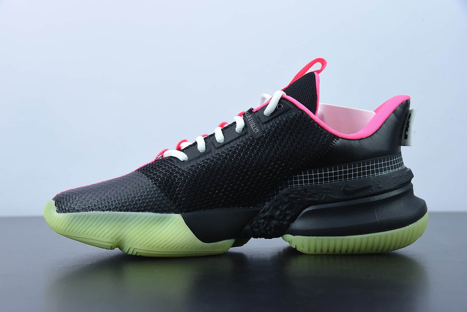 詹姆斯 LeBron Ambassador XIII Empire Jade 詹姆斯使节13夜光黑粉低帮实战篮球鞋纯原版本 货号:CQ9329-001