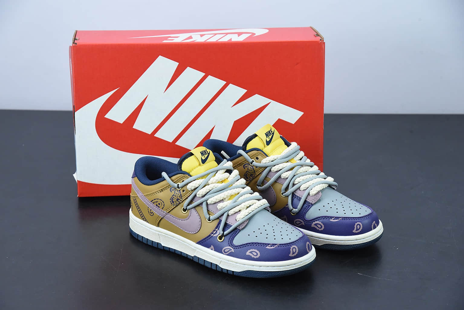 耐克 Nike Dunk Low “Retro”解构鞋带复古腰果花低帮棕色闪电紫滑板鞋纯原版本 货号：DD1391-700