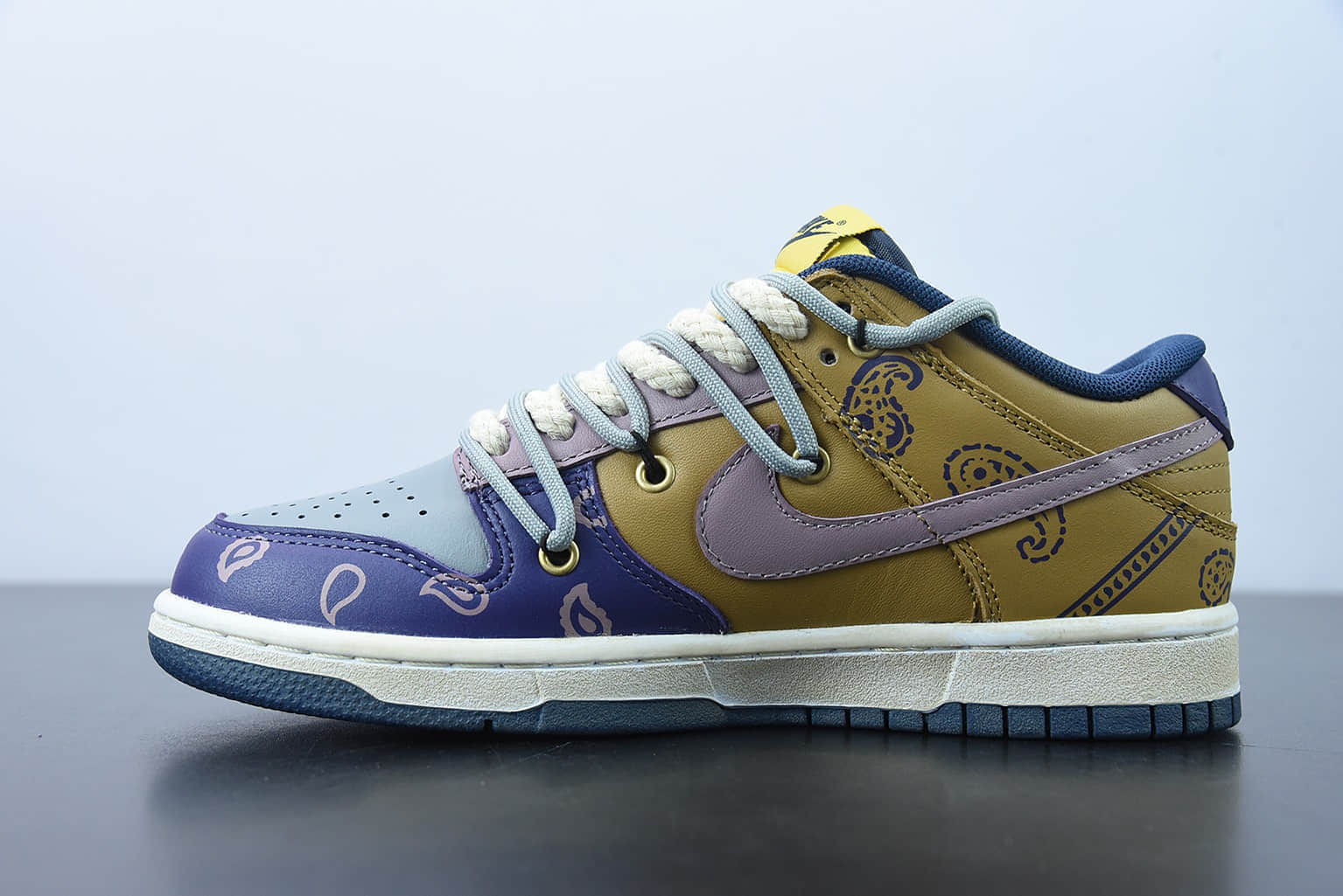 耐克 Nike Dunk Low “Retro”解构鞋带复古腰果花低帮棕色闪电紫滑板鞋纯原版本 货号：DD1391-700