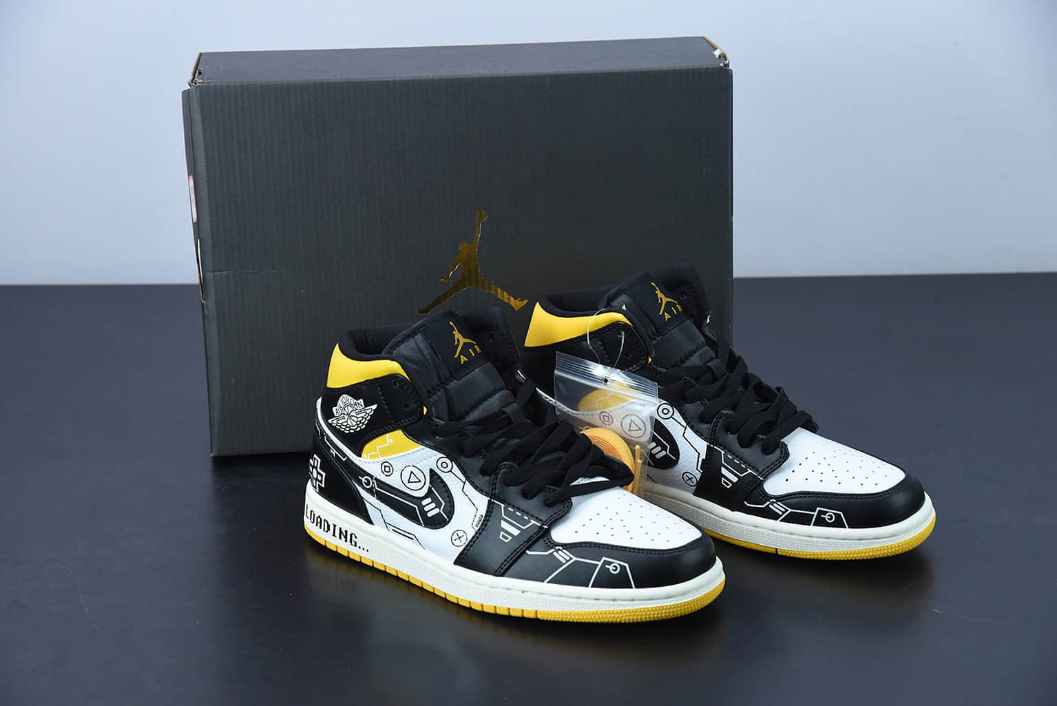 乔丹Air Jordan 1 Mid 电玩立体按键AJ1中帮休闲板鞋纯原版本 货号：CV5276-107
