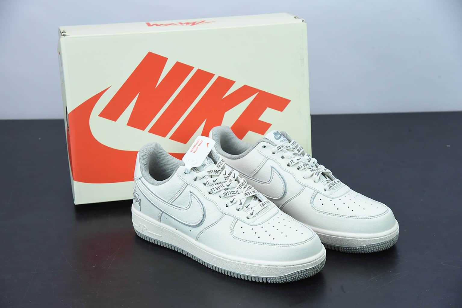 耐克 Nike Stussy x Nike AF 1 Low 斯图西联名米灰反光空军一号低帮休闲板鞋纯原版本 货号:UN1815-802