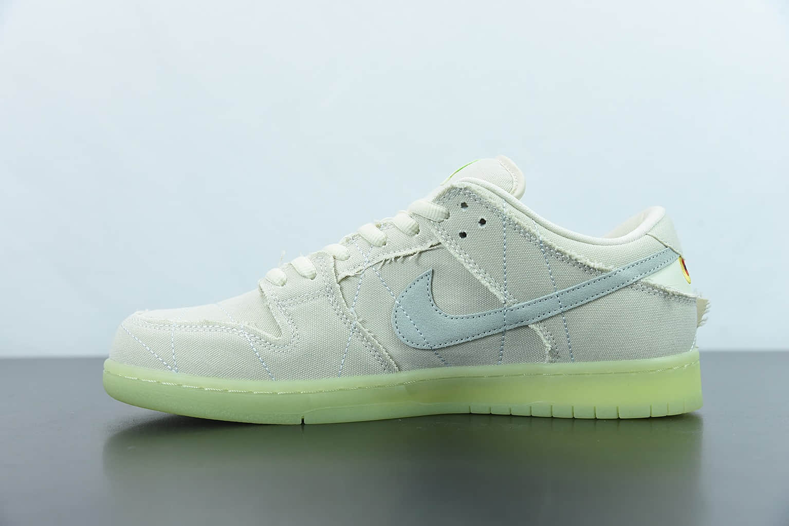 耐克 Nike SB Dunk Low Mummy SB 布面米白夜光木乃伊休闲板鞋纯原版本 货号:DM0774-111