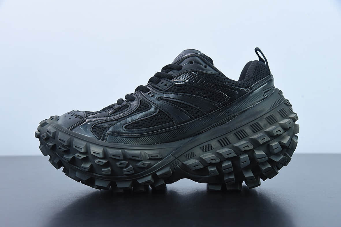巴黎世家BALENCIAGA Defender Rubber Platform Sneakers全黑做旧卫士系列低帮坦克履带轮胎型越野户外增高厚底休闲运动慢跑鞋纯原版本 货号：685613 W2RA6 1000