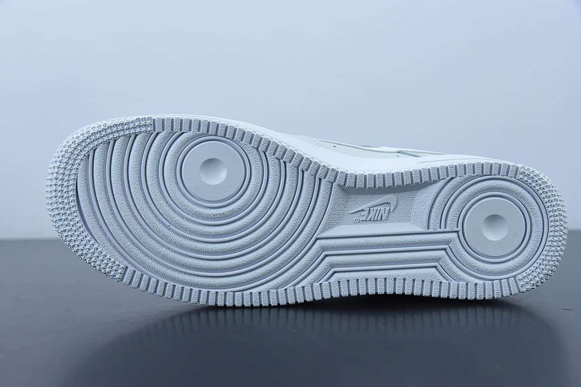 耐克Nike Air Force 1 AF1 空军一号灰白地球笑脸印花低帮休闲板鞋纯原版本 货号：DM0118-001