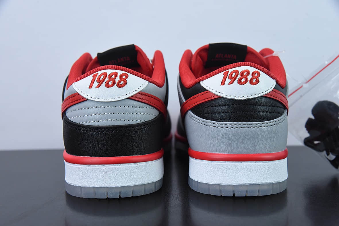 耐克Nike SB Dunk Low “CAU Athletics” 黑灰红克拉克亚克兰大学联名款低帮滑板鞋纯原版本 货号：DR6189-001