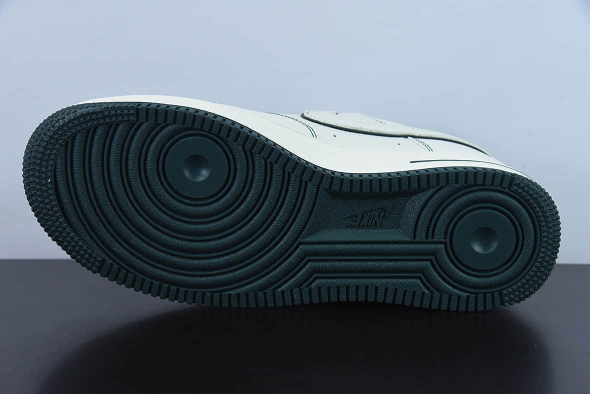耐克Nike Undefeated x Nike Air Force 1 Low 米绿色联名款空军一号低帮休闲板鞋纯原版本 货号:UN3699-066