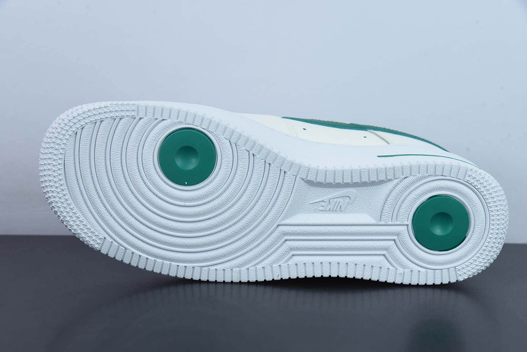 耐克NIKE Air Force 1 '07 Low 米黄绿绿勾空军一号低帮休闲板鞋纯原版本 货号:DQ7582-101
