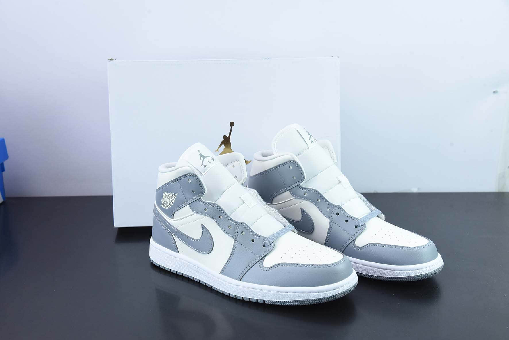 乔丹Air Jordan 1 Mid灰白小Dior2.0中帮篮球鞋纯原版本 货号：BQ6472-115