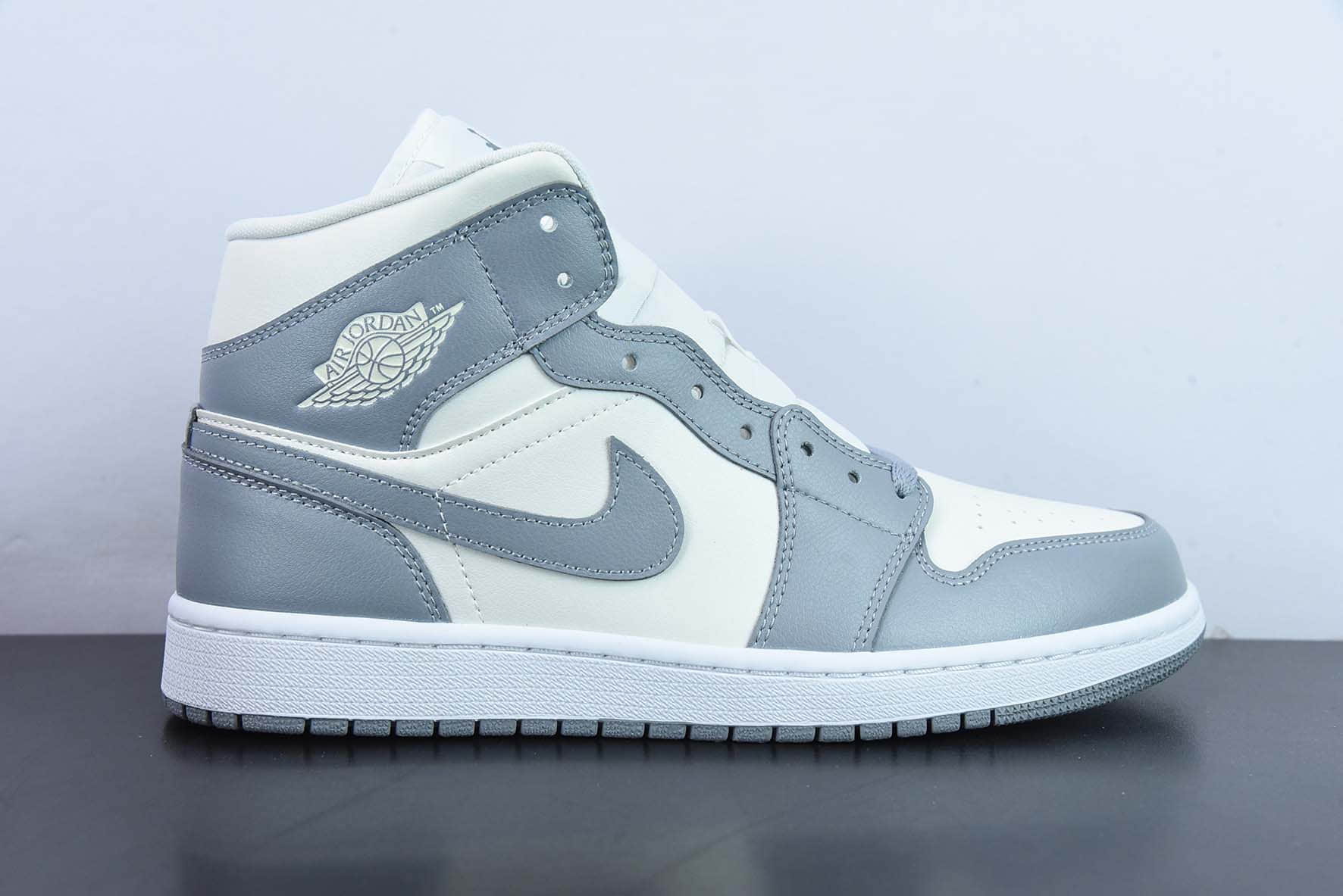 乔丹Air Jordan 1 Mid灰白小Dior2.0中帮篮球鞋纯原版本 货号：BQ6472-115
