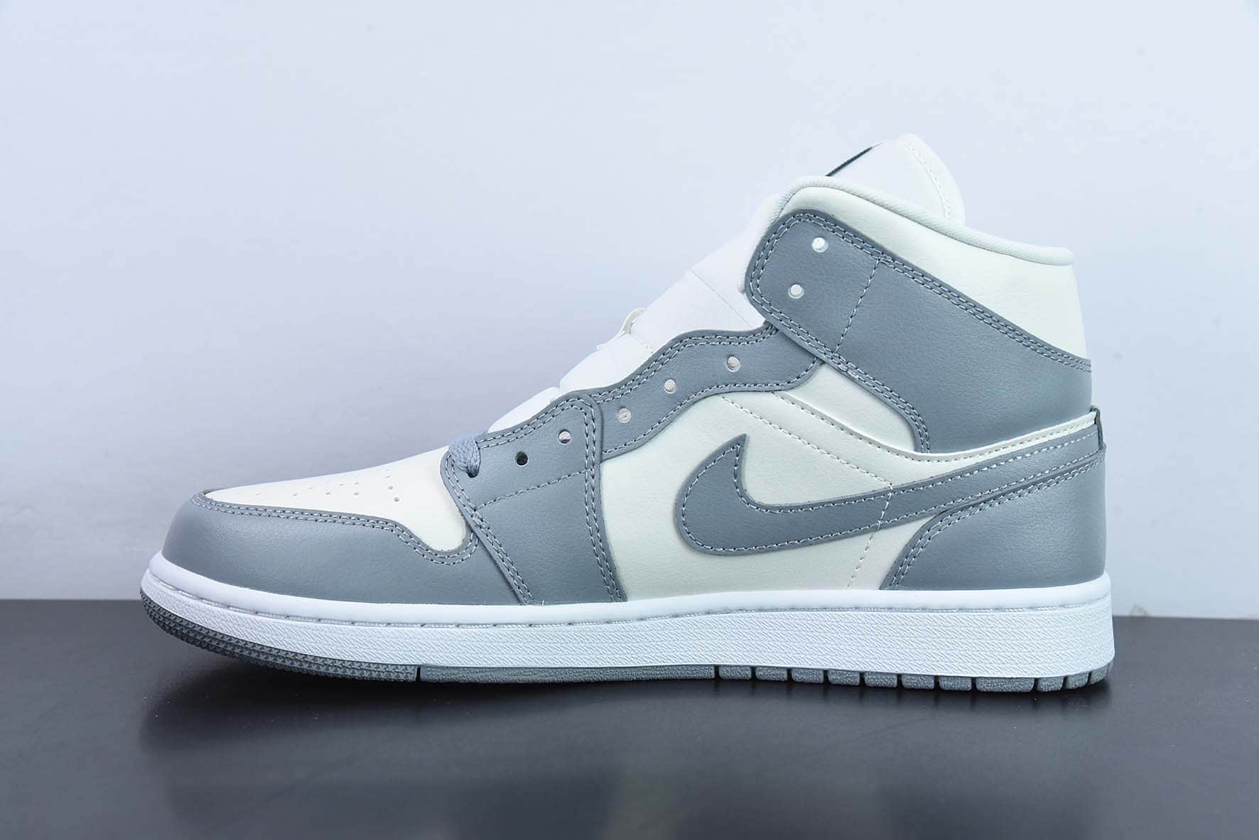 乔丹Air Jordan 1 Mid灰白小Dior2.0中帮篮球鞋纯原版本 货号：BQ6472-115