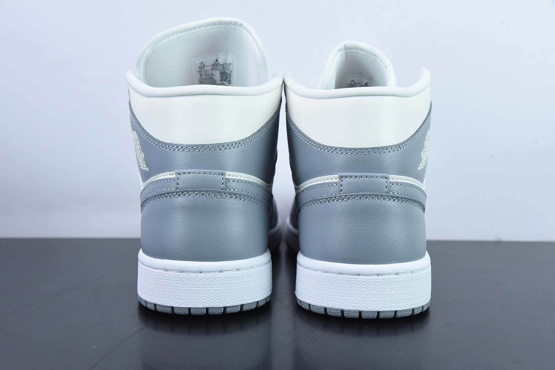 乔丹Air Jordan 1 Mid灰白小Dior2.0中帮篮球鞋纯原版本 货号：BQ6472-115