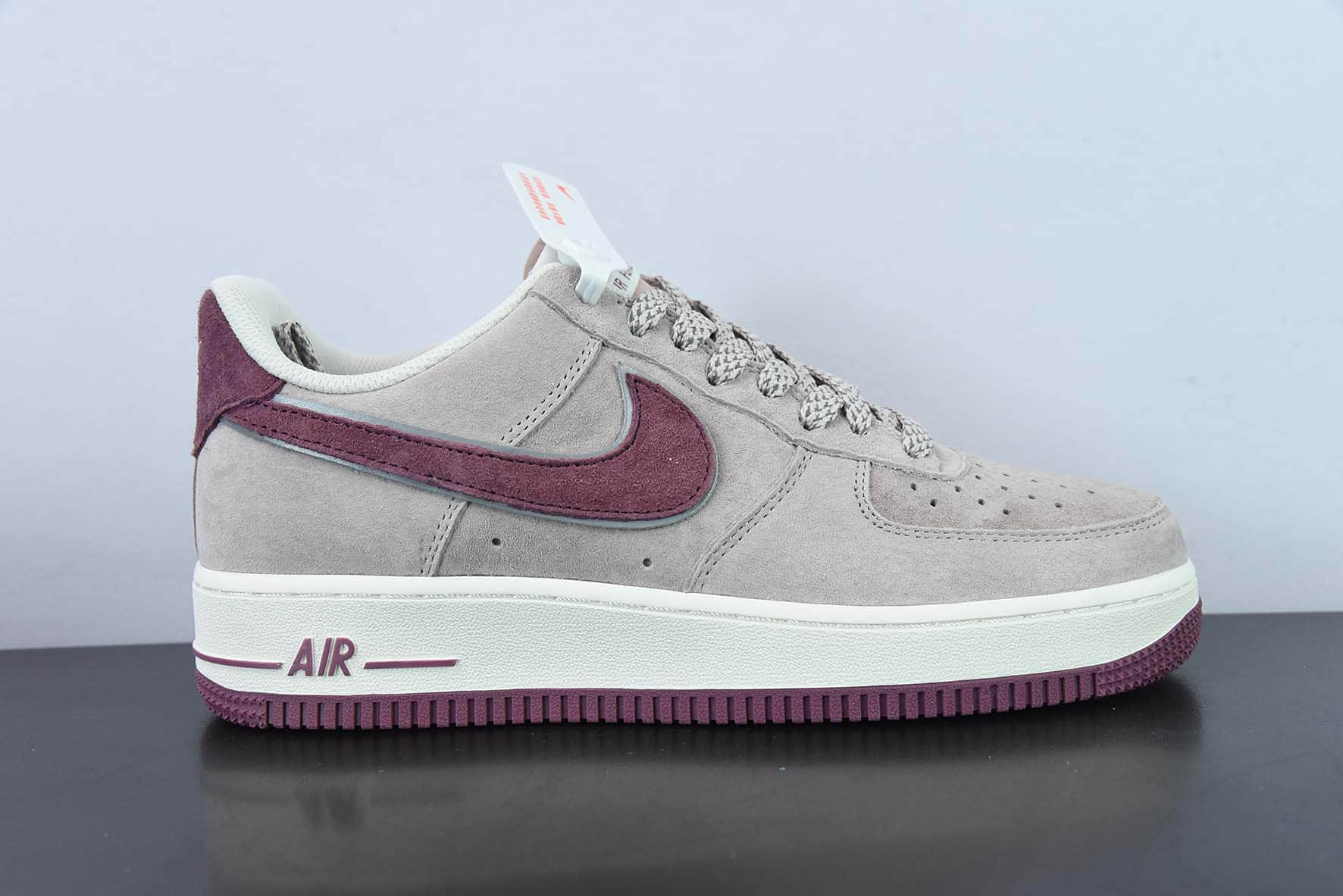 耐克Nike AKIRA×Nike Air Force 1 Low ’07 枣红配色创意定制联乘漫画著作《阿基拉》主人公空军一号低帮板鞋纯原版本 货号:KT0036-088