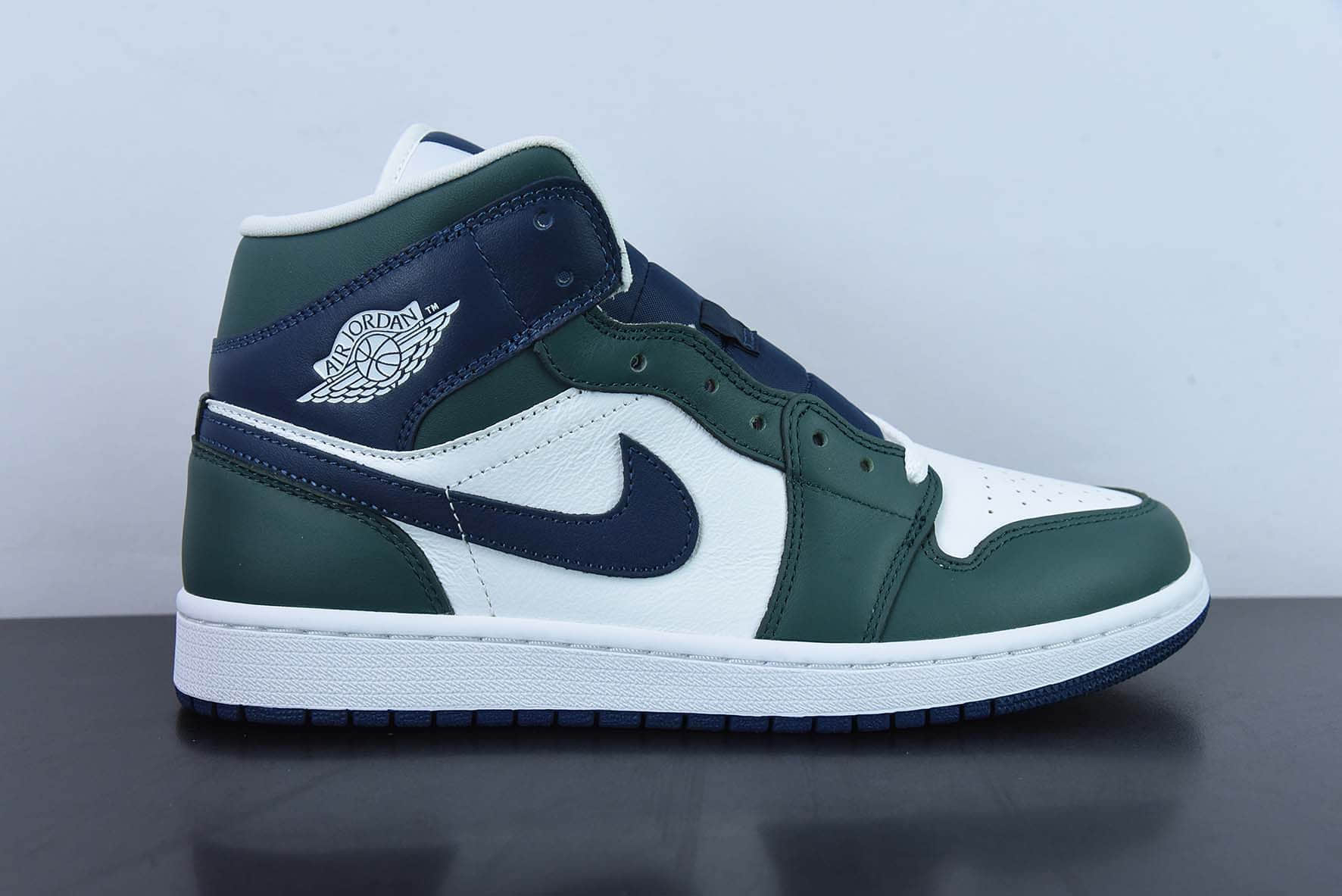 乔丹Air Jordan 1 Mid AJ1乔1蓝绿拼色中帮篮球鞋纯原版本 货号：DZ5326-300
