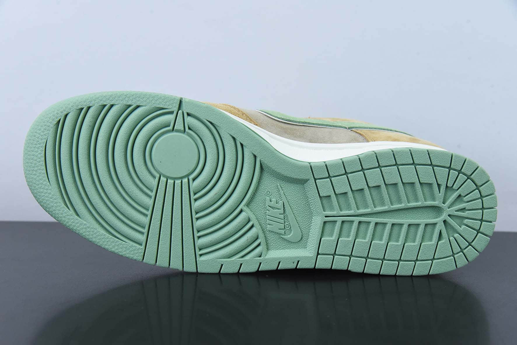 耐克Nike SB Dunk LowWhiteBlackPanda大友克洋联名米白黄熊猫印花扣篮系列低帮休闲运动滑板板鞋纯原版本 货号：DD1391-106