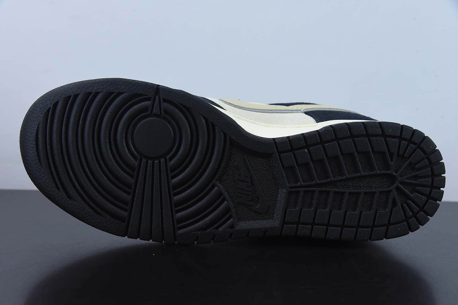 耐克Nike Dunk Low “Pink Suede”奶灰黑低帮休闲板鞋纯原版本 货号：DV3054-001