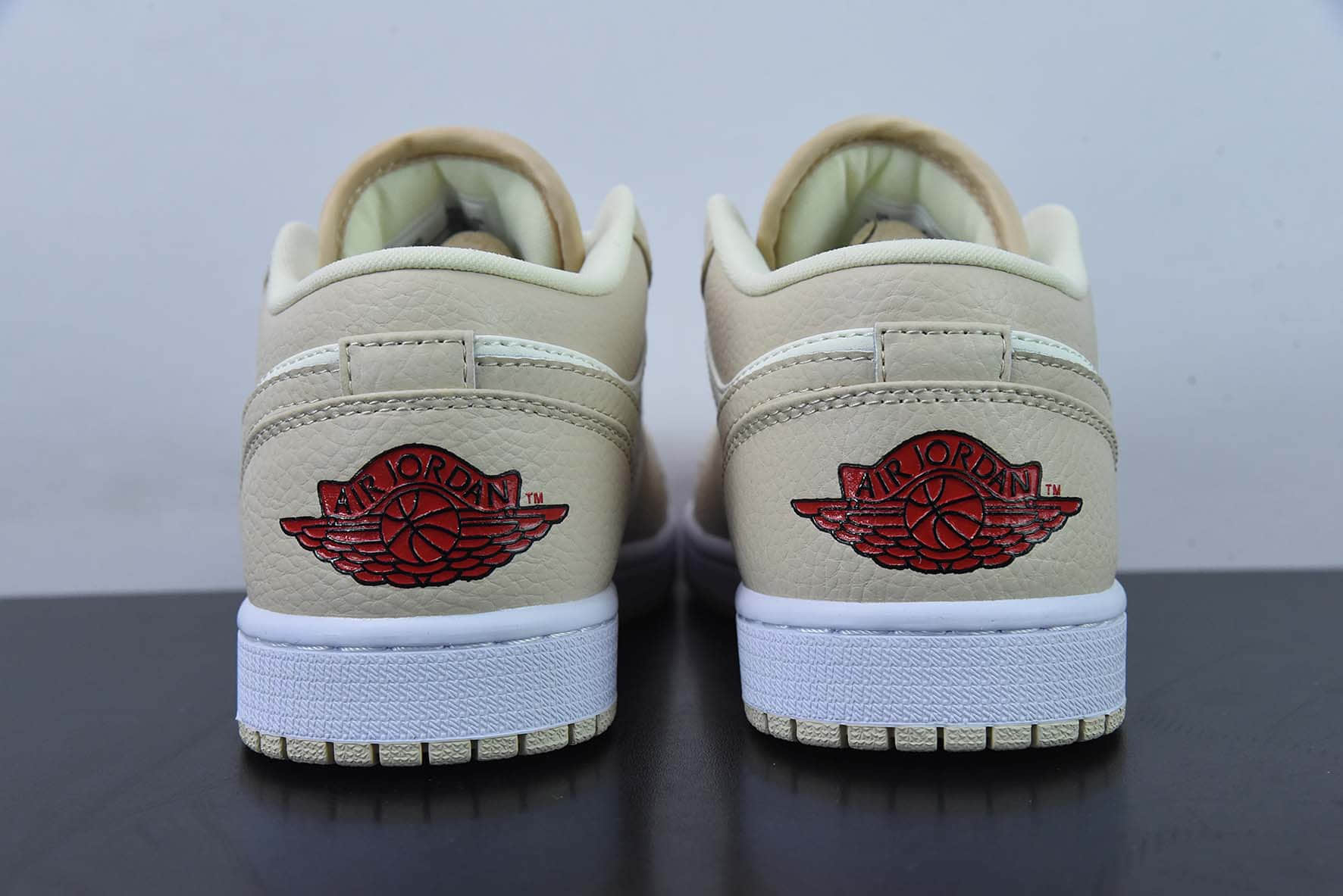 乔丹Air Jordan 1 Low SEHeavy Tan LeatherAJ1“帆白黄卡其低帮篮球鞋纯原版本 货号：FB7168-121