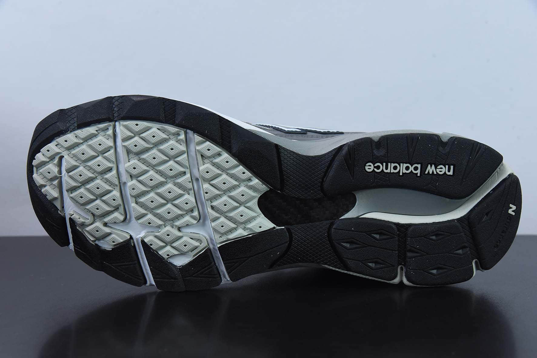 新百伦New Balance NB990系列灰紫高端美产复古休闲跑步鞋纯原版本 货号： M990GJ3