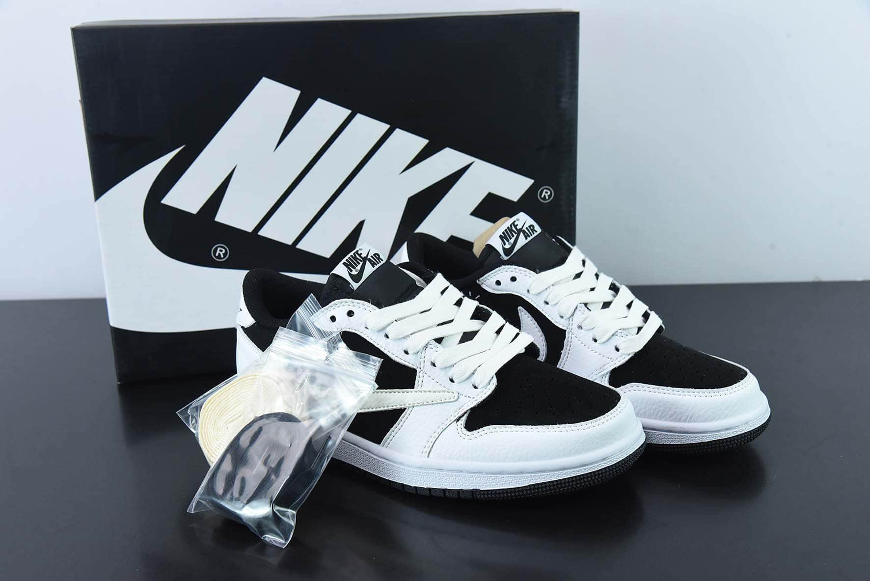 乔丹 Air Jordan Travis Scott x Air Jordan 1 Low 黑白熊猫低帮倒钩TS联名板鞋纯原版本 货号:DM7866-101