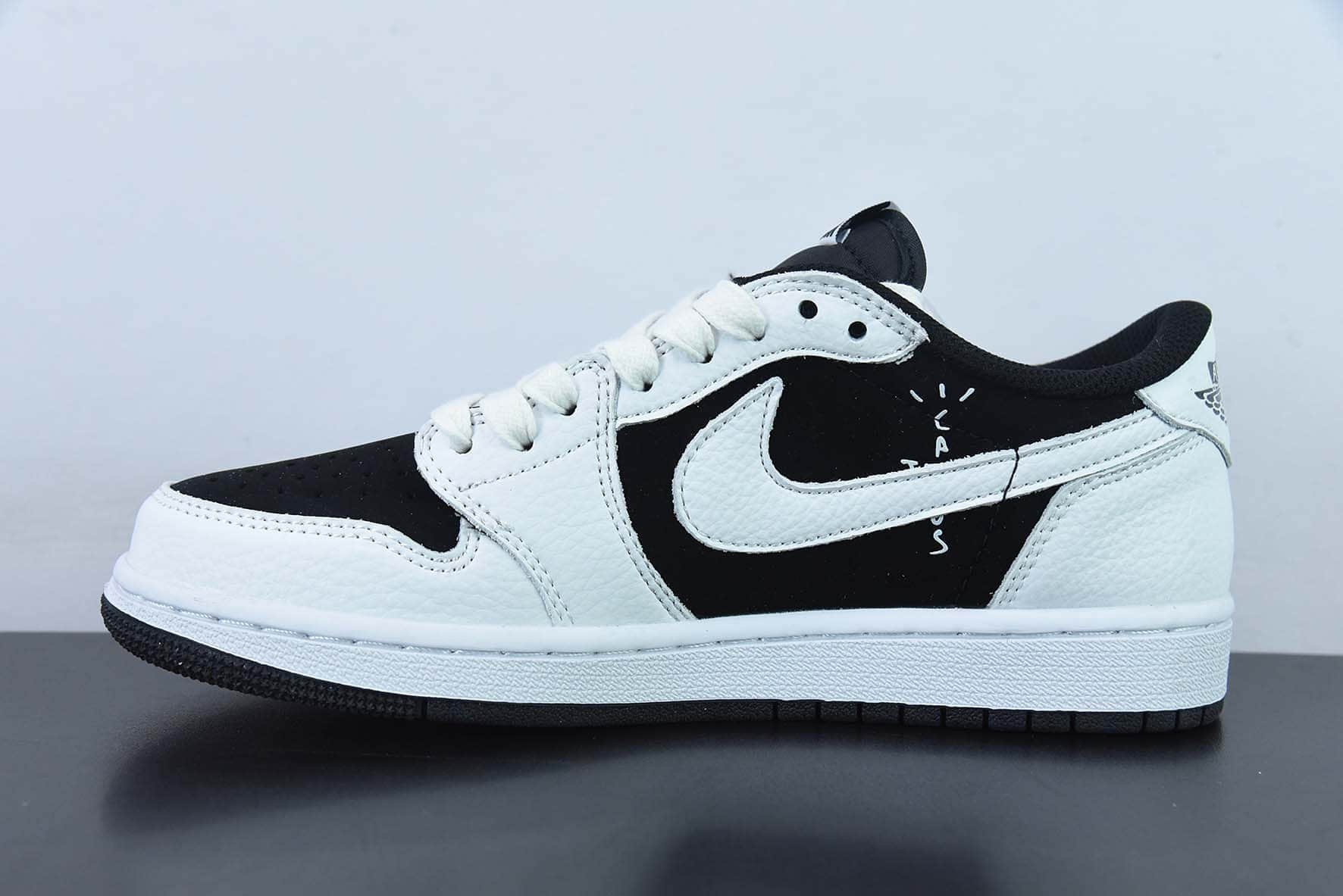 乔丹 Air Jordan Travis Scott x Air Jordan 1 Low 黑白熊猫低帮倒钩TS联名板鞋纯原版本 货号:DM7866-101