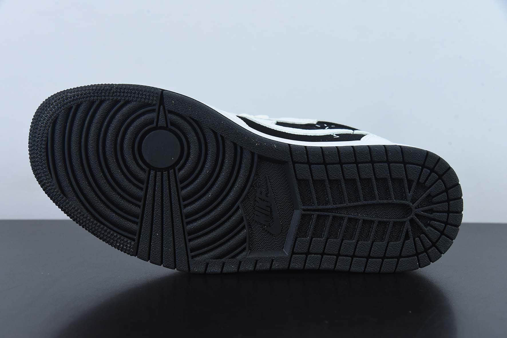 乔丹 Air Jordan Travis Scott x Air Jordan 1 Low 黑白熊猫低帮倒钩TS联名板鞋纯原版本 货号:DM7866-101