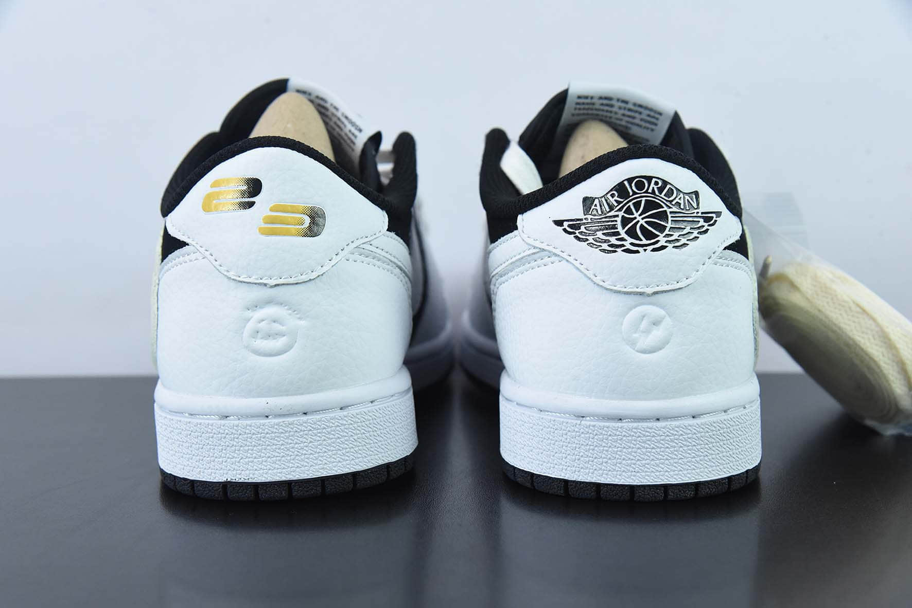 乔丹 Air Jordan Travis Scott x Air Jordan 1 Low 黑白熊猫低帮倒钩TS联名板鞋纯原版本 货号:DM7866-101
