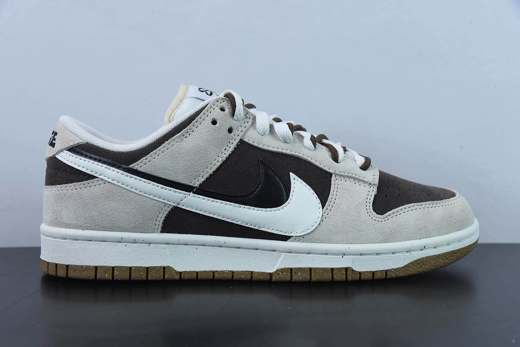 耐克Nike Frame Skate x Nike SB Dunk Low “Habibi” 白黑双勾扣篮系列复古低帮休闲运动滑板板鞋纯原版本 货号:DD9457-105