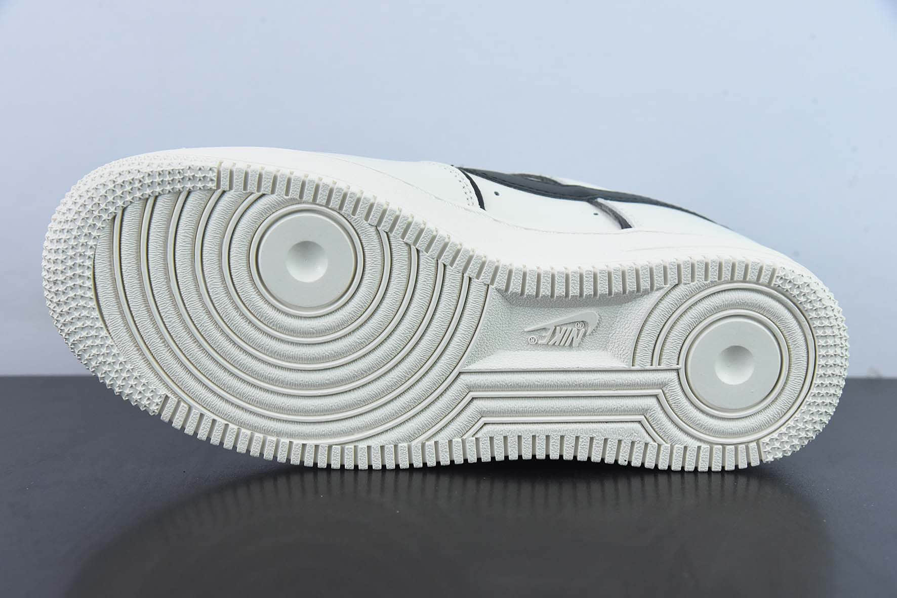 耐克Nike Air Force 1 '07 Low 米黑炫彩“夜魔侠”空军一号低帮运动休闲板鞋纯原版本 货号:BQ0086-365