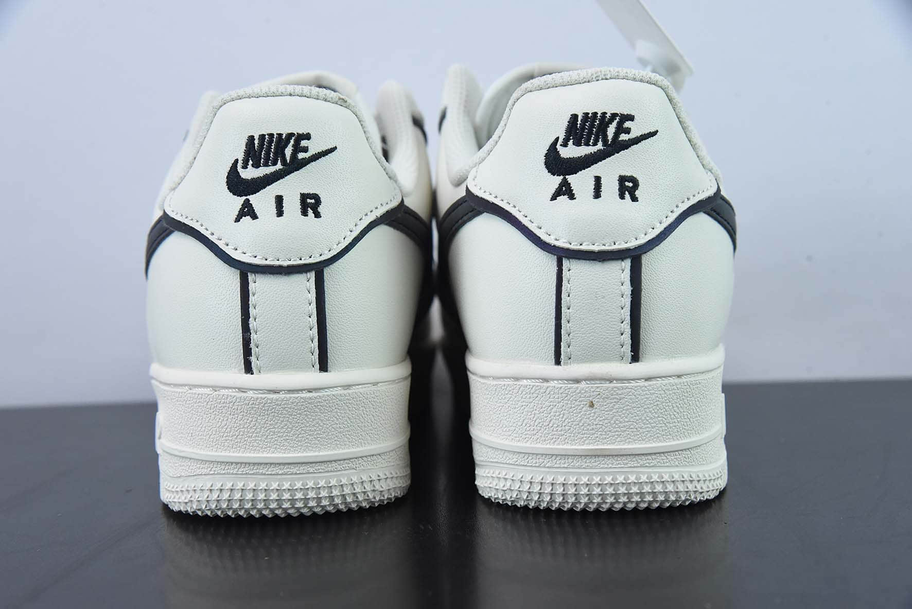耐克Nike Air Force 1 '07 Low 米黑炫彩“夜魔侠”空军一号低帮运动休闲板鞋纯原版本 货号:BQ0086-365