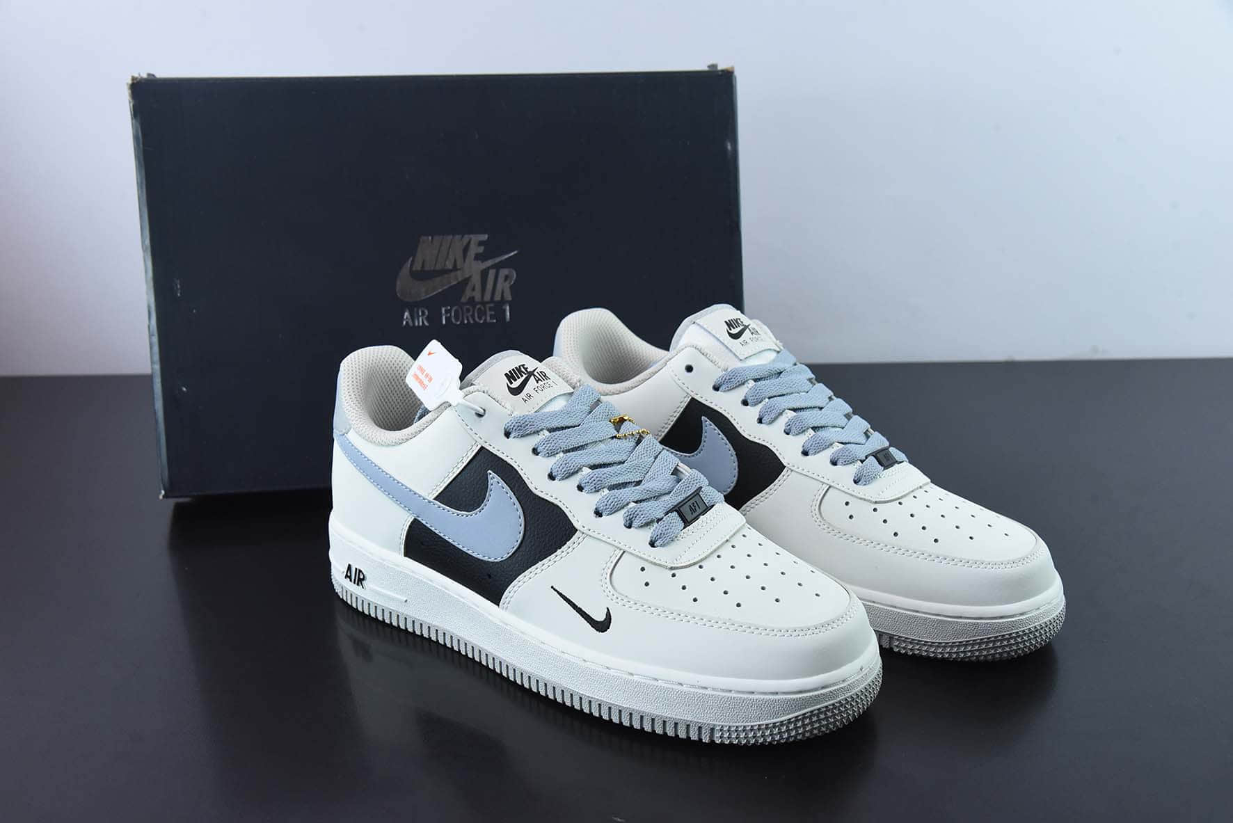 耐克Nike Air Force 1 '07 Low QSSail WhiteBlack Mini Swoosh皮革米白雾霾灰黑小钩空军一号低帮休闲板鞋纯原版本 货号:FB1839-888