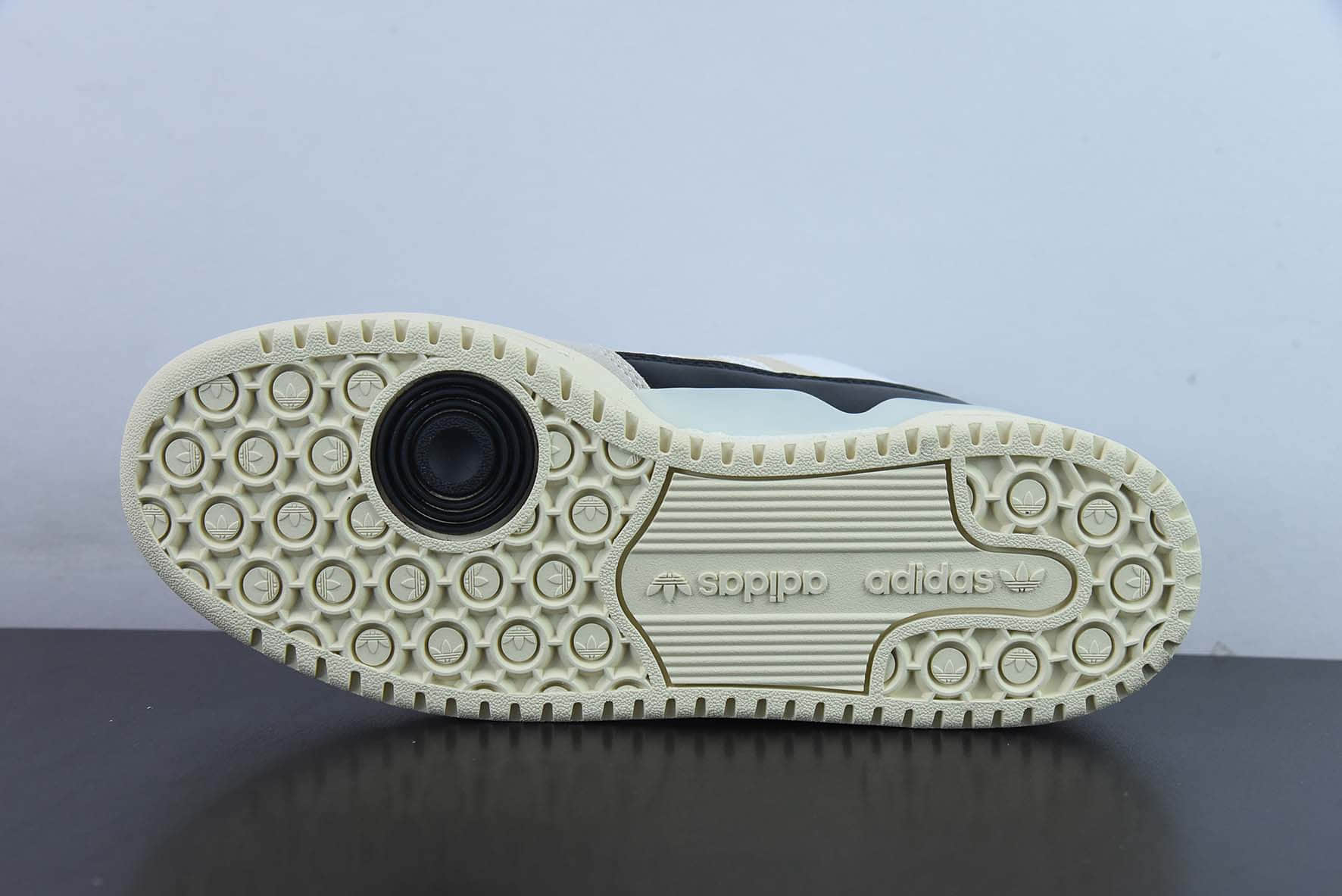 阿迪达斯Adidas Forum 84 Low 黑白灰KITH潮流店铺联名复古低帮百搭潮流休闲运动板鞋纯原版本 货号：GY2541