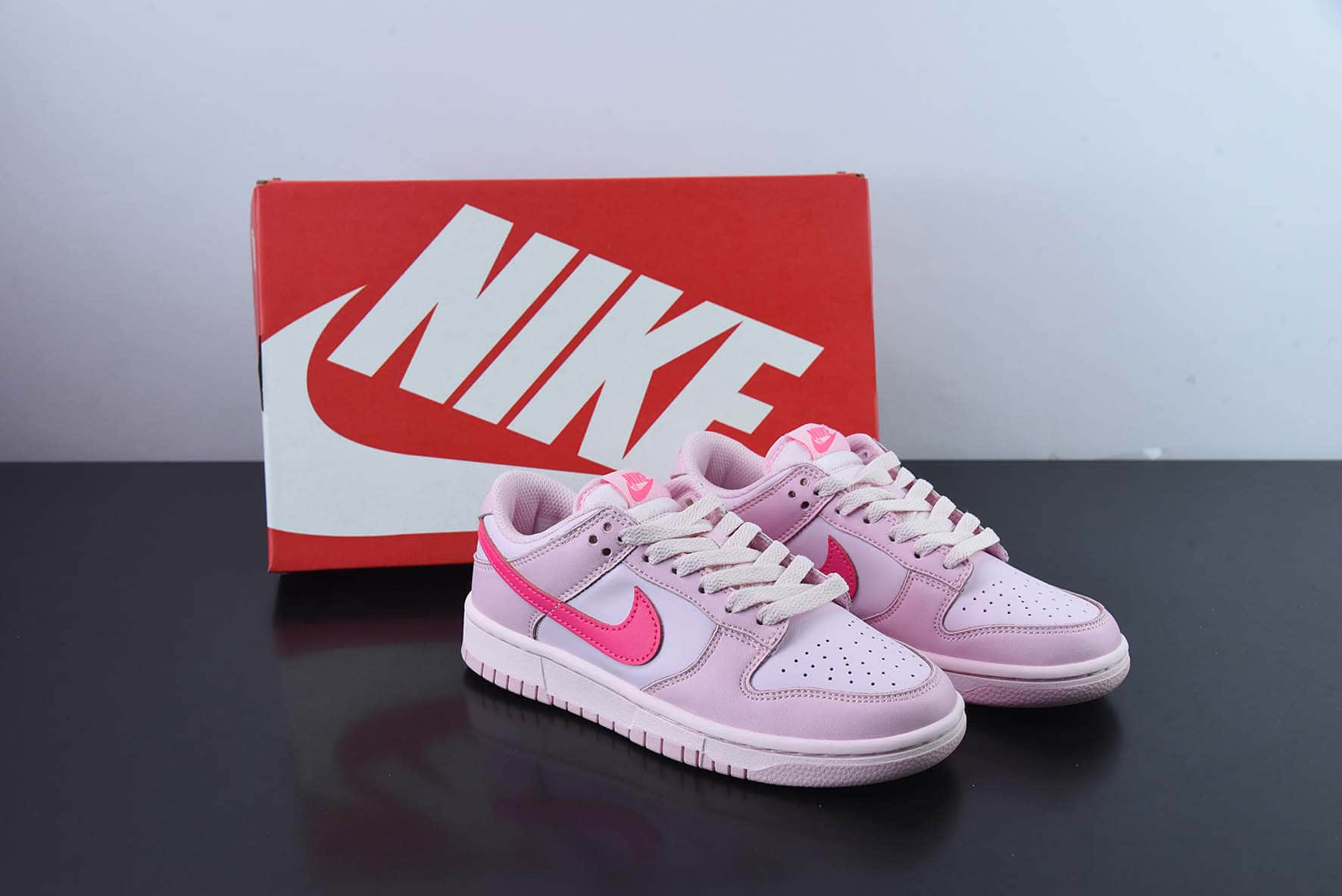 耐克Nike SB Dunk Low GSTriple Pink芭比荧光粉扣篮系列低帮休闲运动滑板板鞋纯原版本 货号:DH9765-600