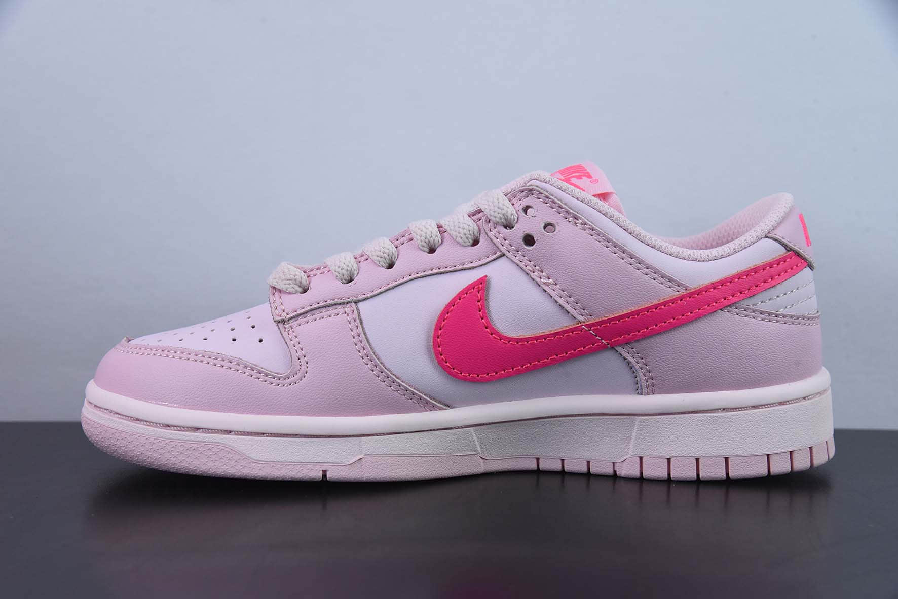 耐克Nike SB Dunk Low GSTriple Pink芭比荧光粉扣篮系列低帮休闲运动滑板板鞋纯原版本 货号:DH9765-600