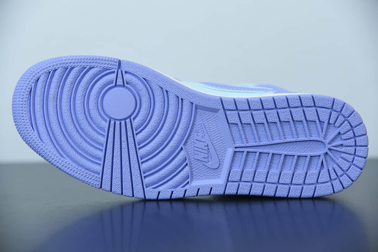 乔丹Air Jordan 1 Mid SE AJ1 乔1紫罗兰中帮女子文化篮球鞋纯原版本 货号：554724-500