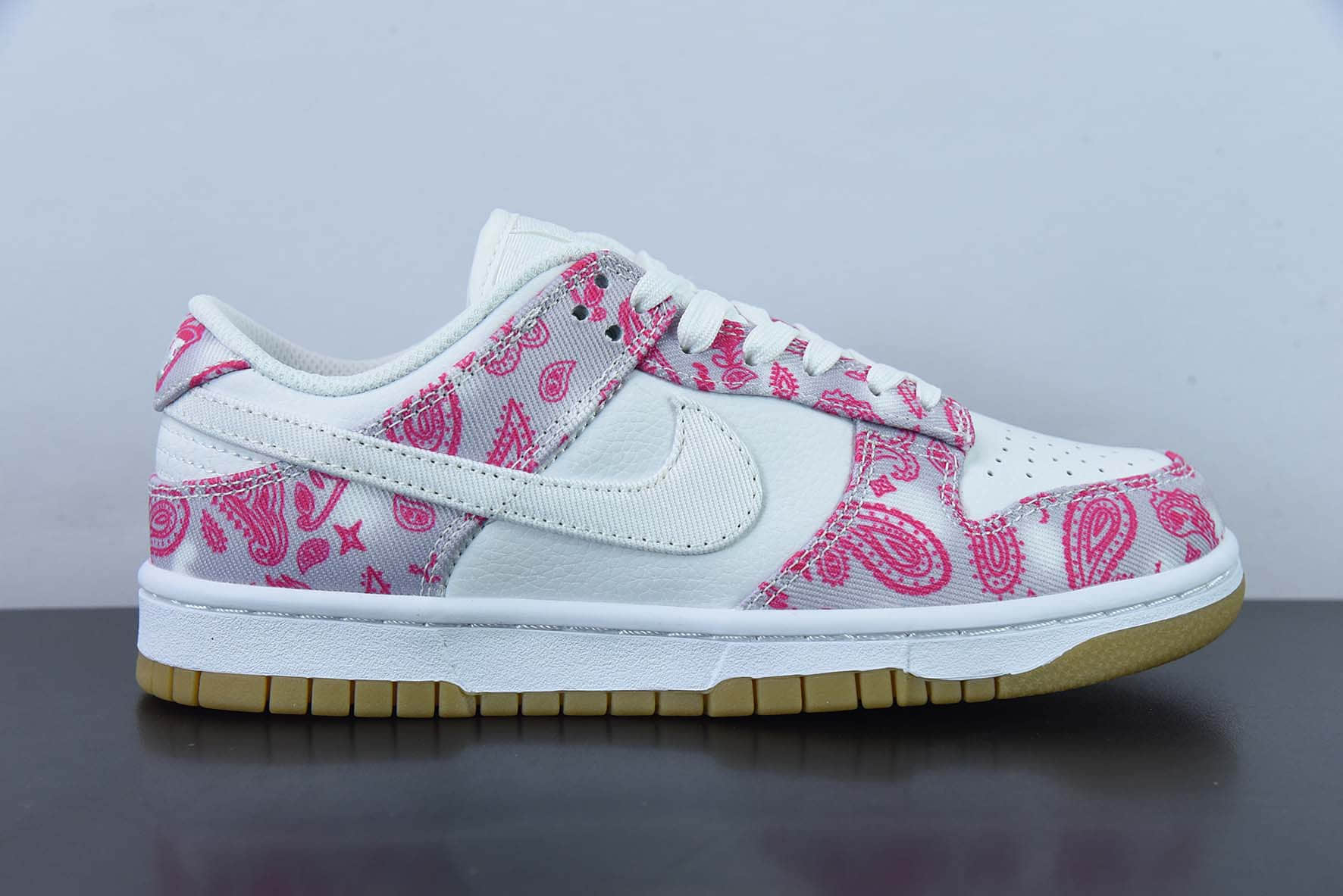 耐克Nike SB Dunk Low Retro SP 专属定制“白浅粉腰果花SB低帮休闲滑板鞋纯原版本 货号:CT5053-061