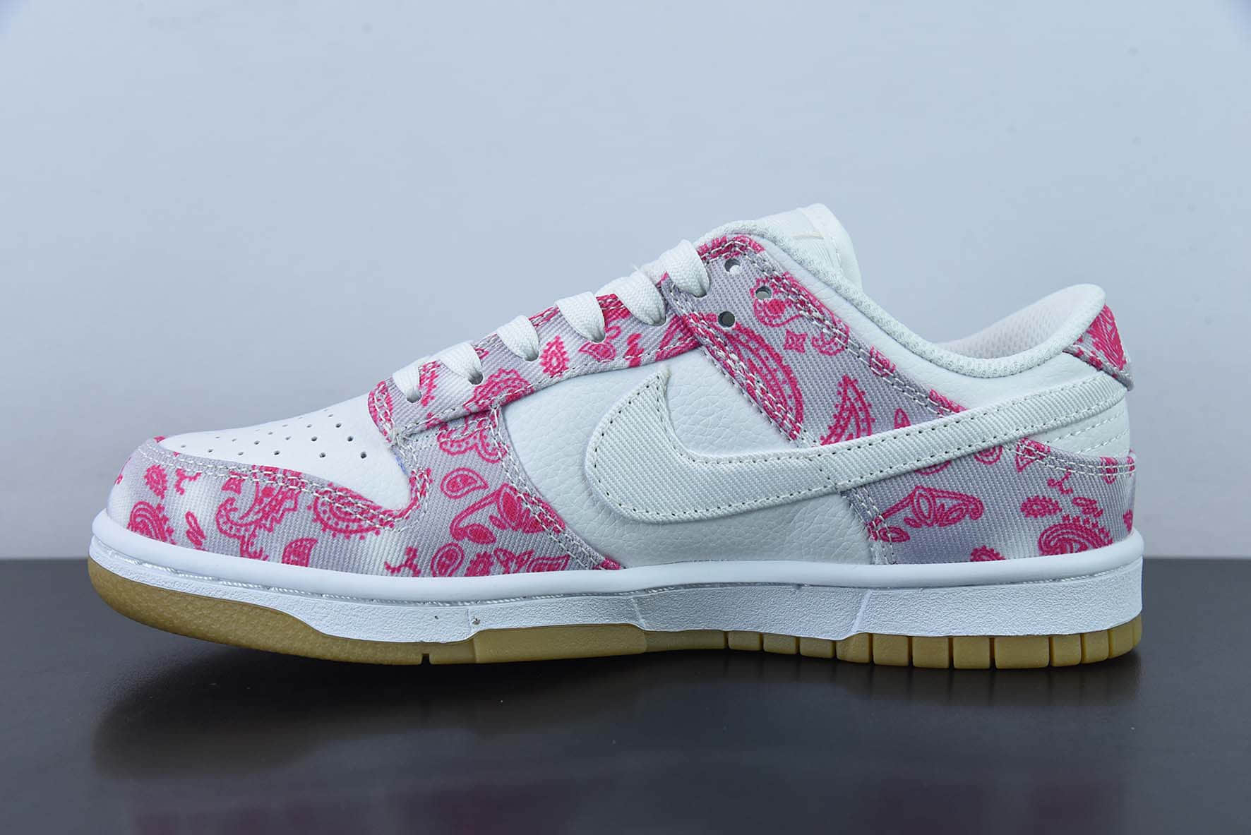 耐克Nike SB Dunk Low Retro SP 专属定制“白浅粉腰果花SB低帮休闲滑板鞋纯原版本 货号:CT5053-061