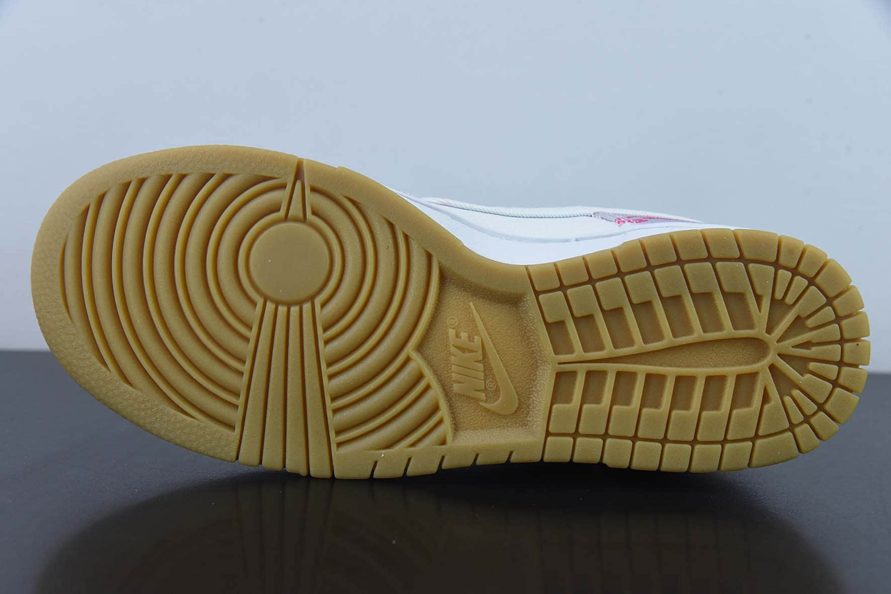 耐克Nike SB Dunk Low Retro SP 专属定制“白浅粉腰果花SB低帮休闲滑板鞋纯原版本 货号:CT5053-061