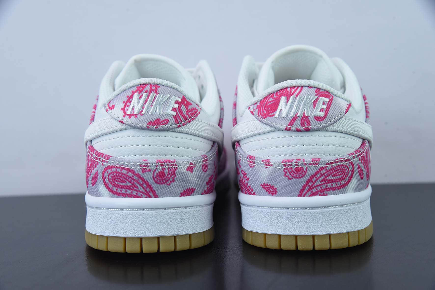 耐克Nike SB Dunk Low Retro SP 专属定制“白浅粉腰果花SB低帮休闲滑板鞋纯原版本 货号:CT5053-061