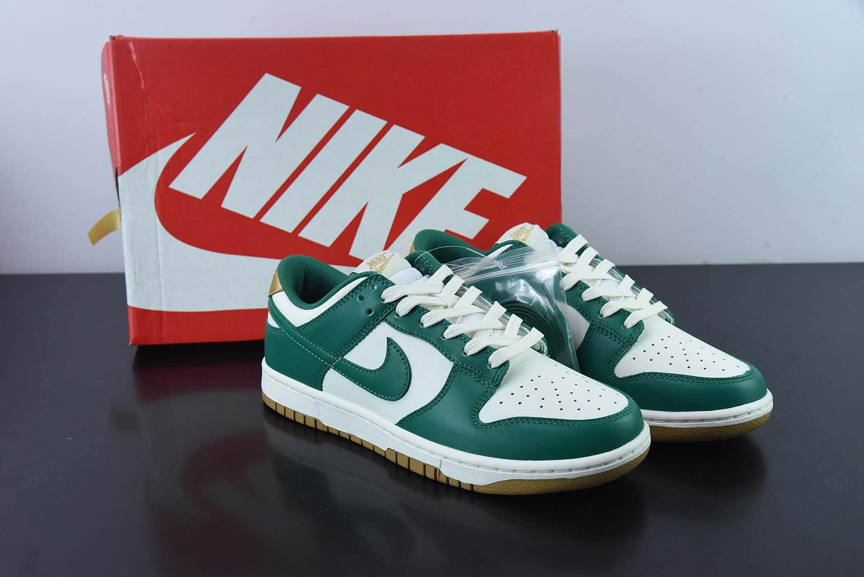 耐克Nike SB Dunk Low Green and Gold 白绿金配色SB低帮休闲滑板鞋纯原版本 货号:FB7173-131