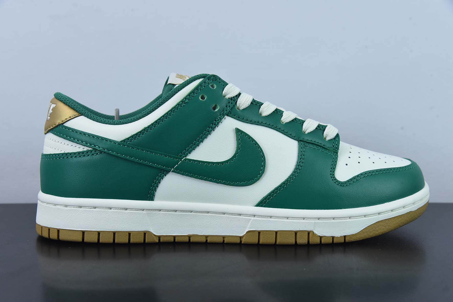 耐克Nike SB Dunk Low Green and Gold 白绿金配色SB低帮休闲滑板鞋纯原版本 货号:FB7173-131