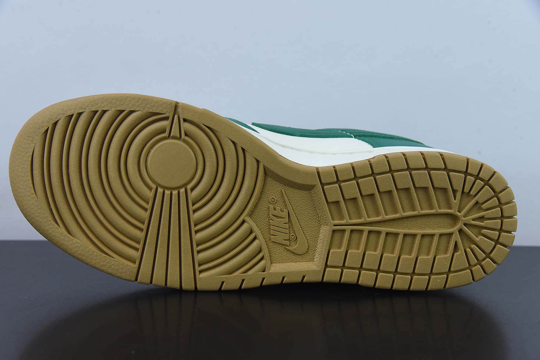 耐克Nike SB Dunk Low Green and Gold 白绿金配色SB低帮休闲滑板鞋纯原版本 货号:FB7173-131