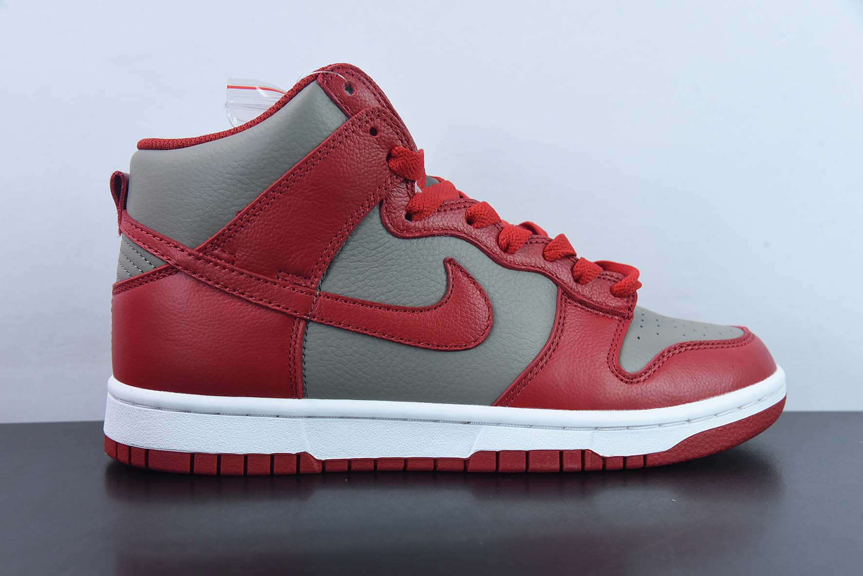 耐克Nike Dunk High UNLV 俄亥俄州立大学联名灰红高帮板鞋纯原版本 货号:850477-001