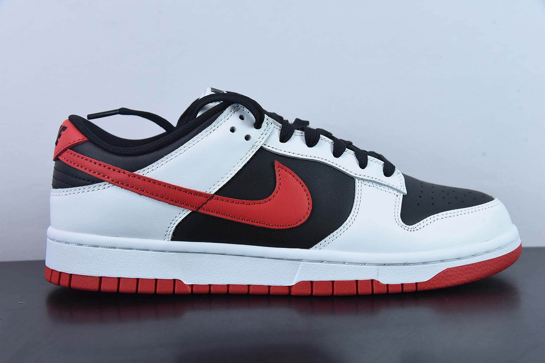 耐克Nike SB Dunk Low 白黑红SB低帮休闲滑板鞋纯原版本 货号:FD9762-061