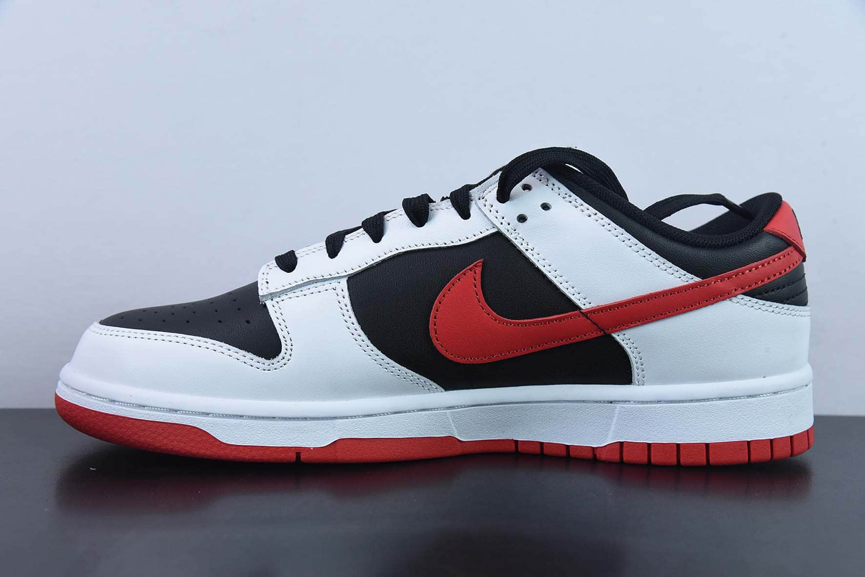 耐克Nike SB Dunk Low 白黑红SB低帮休闲滑板鞋纯原版本 货号:FD9762-061