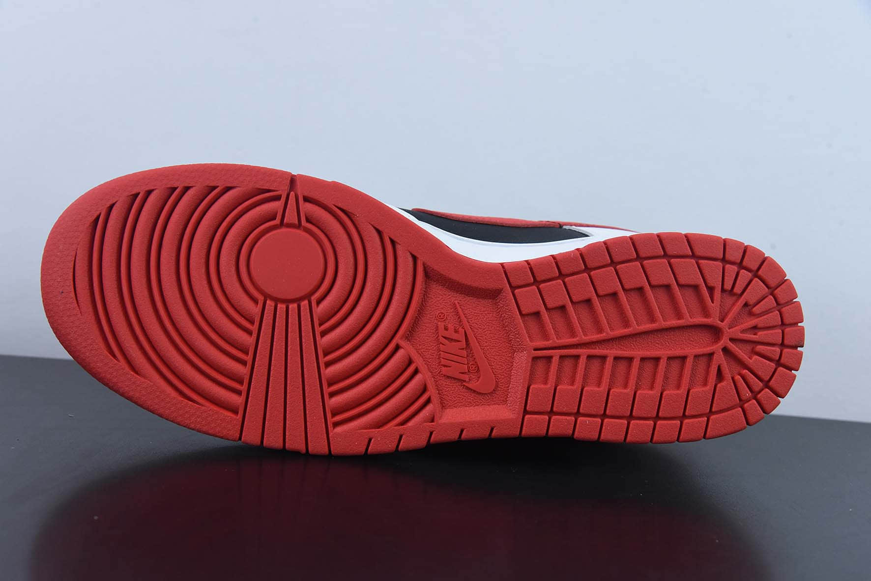 耐克Nike SB Dunk Low 白黑红SB低帮休闲滑板鞋纯原版本 货号:FD9762-061