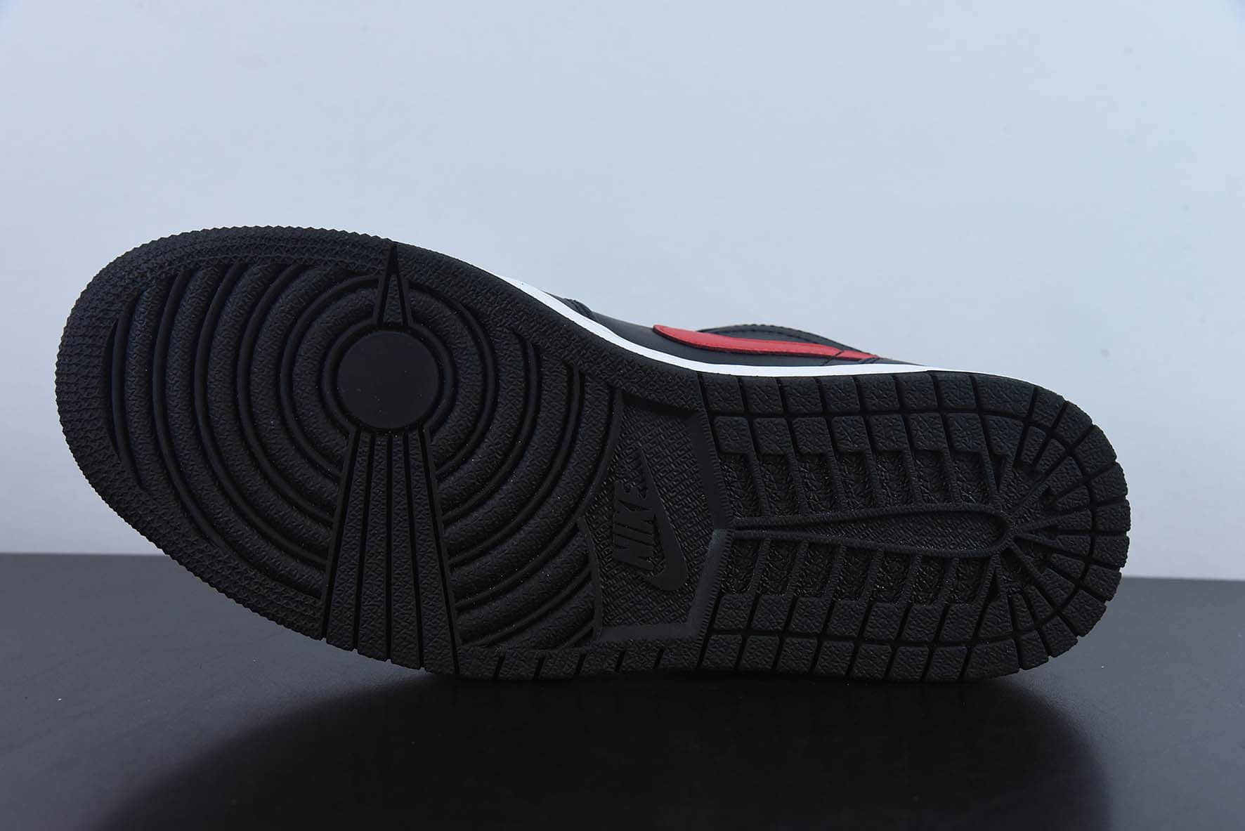 乔丹Air Jordan 1 Low White Toe AJ1 乔1小黑红脚趾低帮篮球鞋纯原版本 货号：553558-063