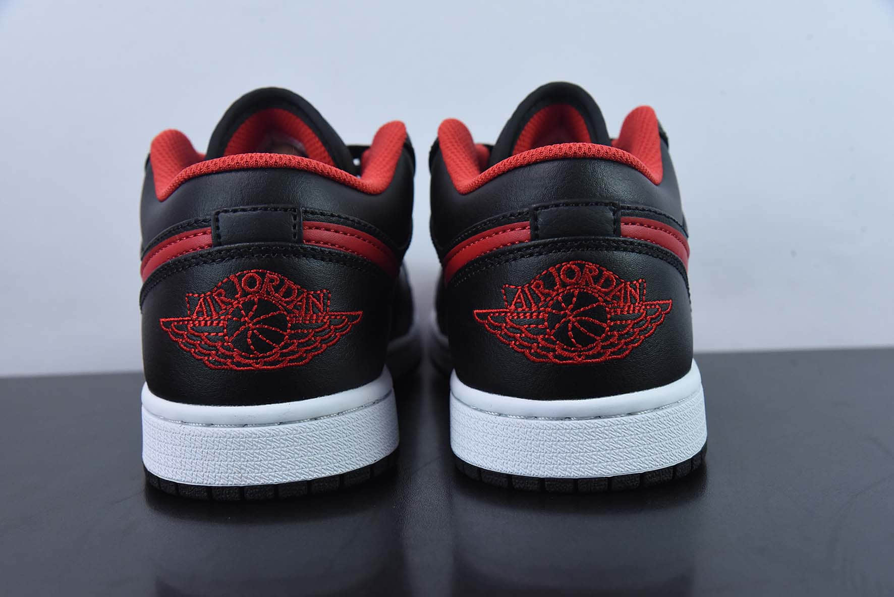 乔丹Air Jordan 1 Low White Toe AJ1 乔1小黑红脚趾低帮篮球鞋纯原版本 货号：553558-063