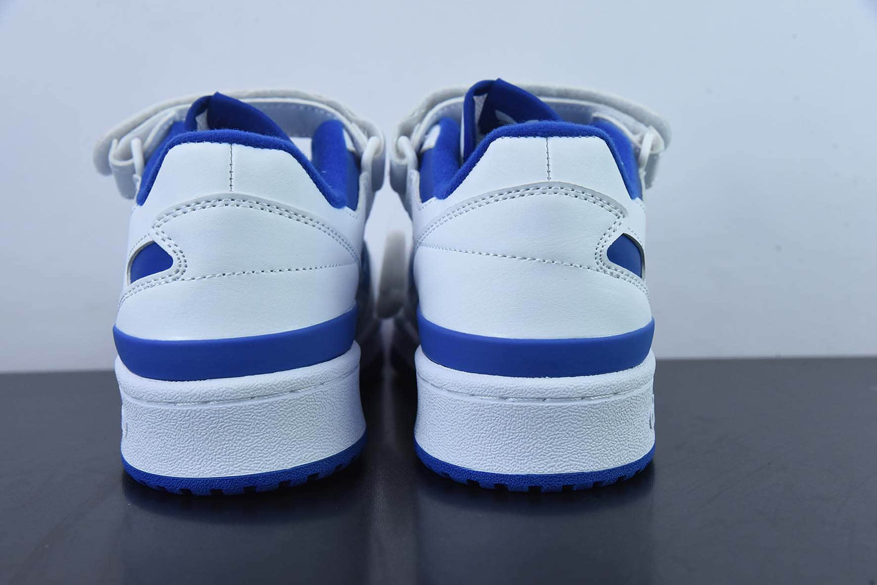 阿迪达斯Adidas Originals Forum 84 Low 罗马系列白蓝魔术贴低帮复古系带百搭休闲运动板鞋纯原版本 货号：FY7974