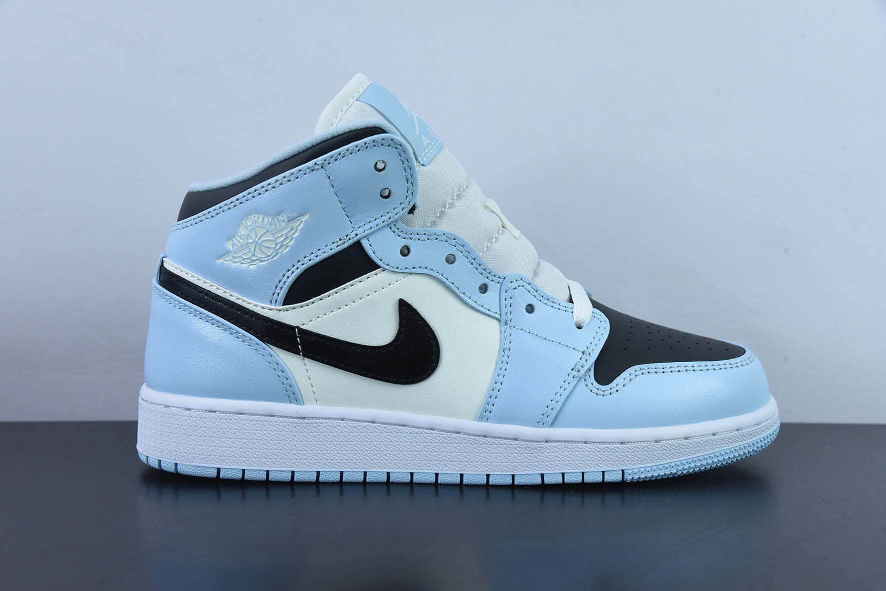 乔丹Air Jordan 1 Mid 白黑蓝中帮文化篮球鞋纯原版本 货号：555112-401